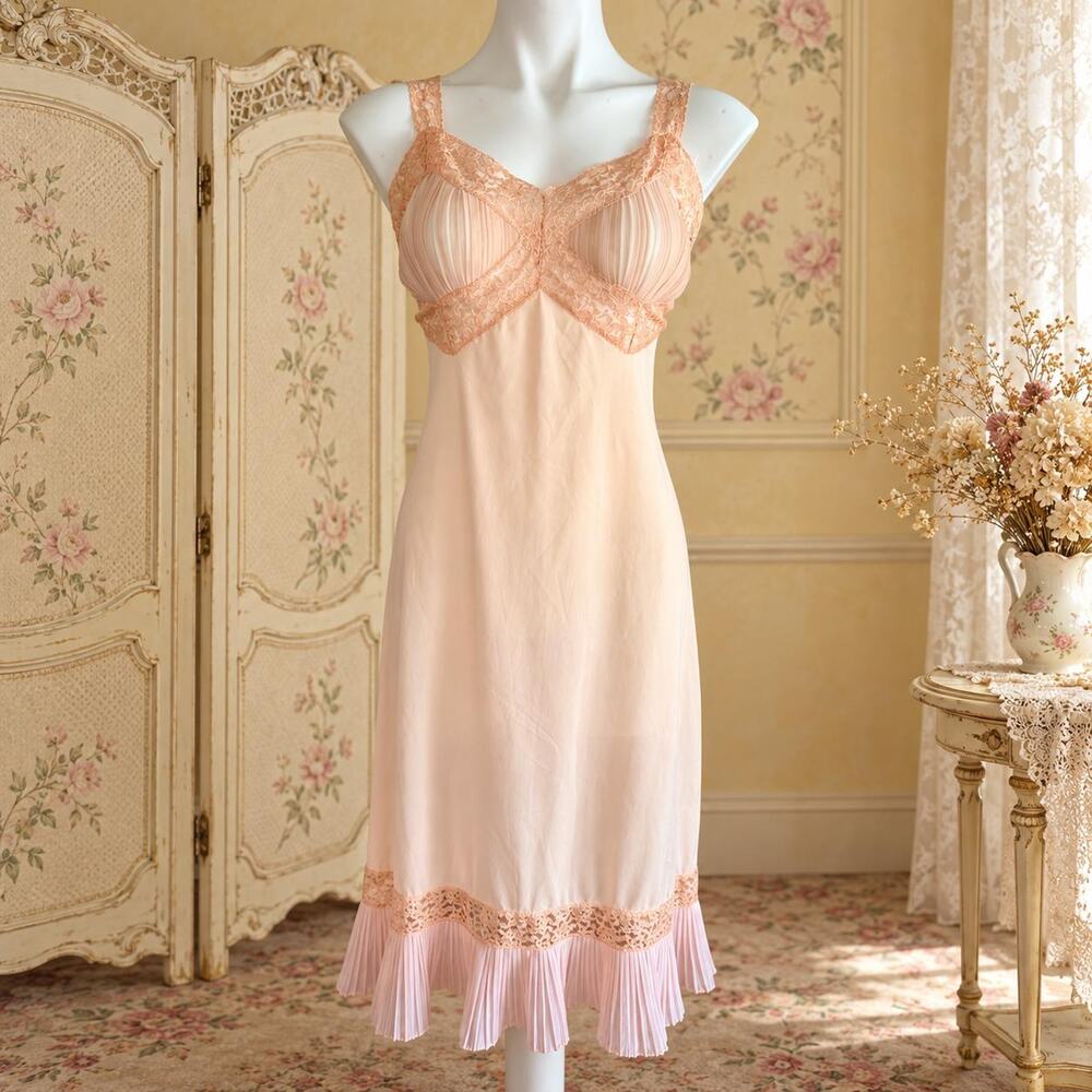 Vintage Kayser 1950s Full Slip Peach Micro Pleat Bust Pleated Hem Lace Size 38